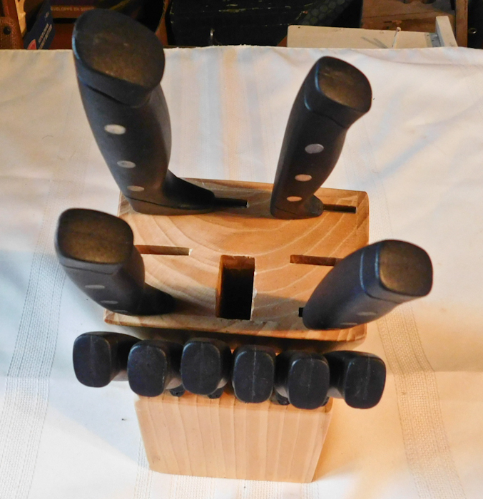 lot 320 image: Faberware Kitchen Knife Set & Wood Block