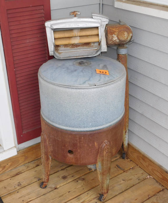 lot 322 image: Vintage Round Washing Machine with Wringer