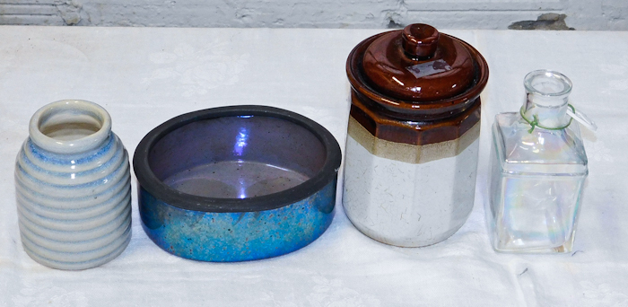 lot 38 image: ceramic stoneware decorative items