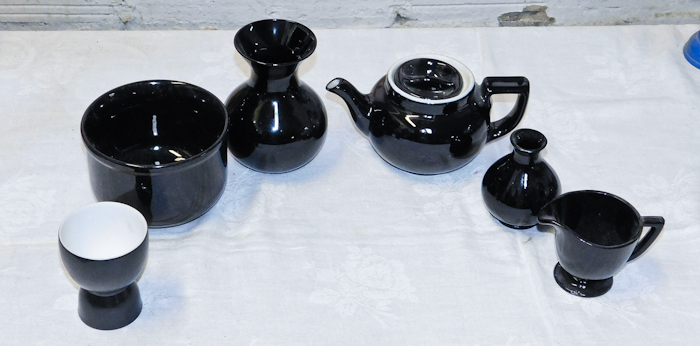 lot 39 image: black and white ceramic decor serving items
