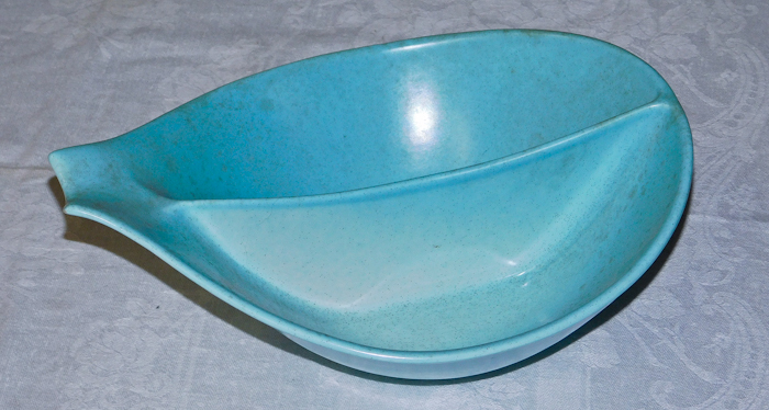 lot 29 image: Monterey Made in California decorative divided bowl