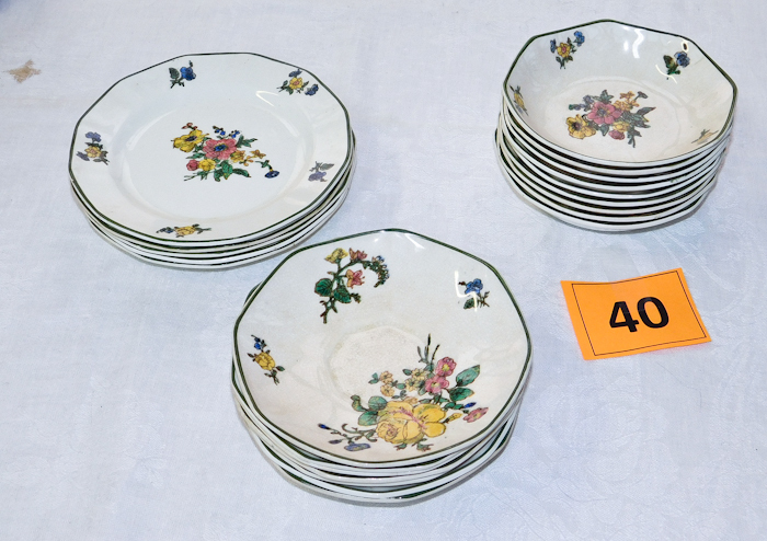 lot 40 image: Old Trentham Sprays Royal Doulton pieces