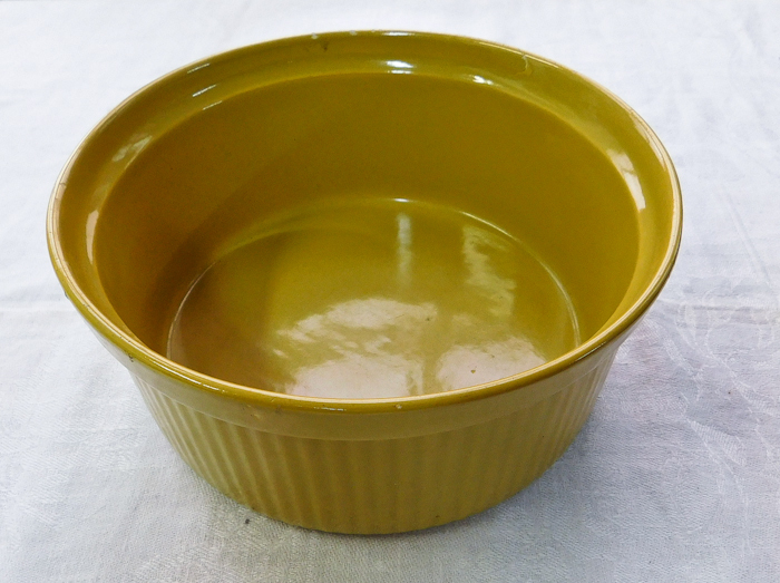 lot 45 image: Yellow bowl Calif. USA 791 ovenproof