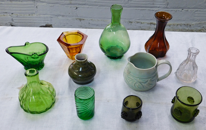 lot 48 image: large lot of small decorative colored glass items please see photos