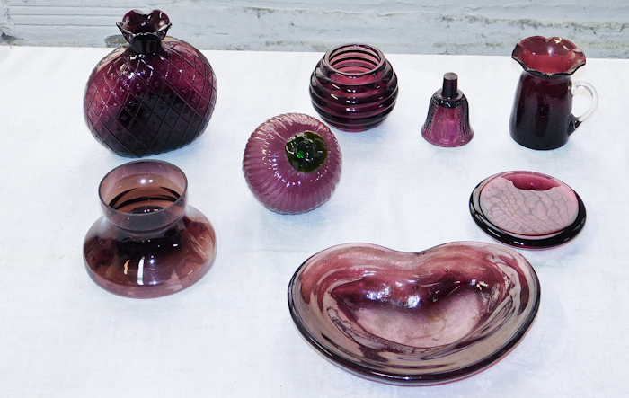 lot 53 image: lot of purple amethyst glass items
