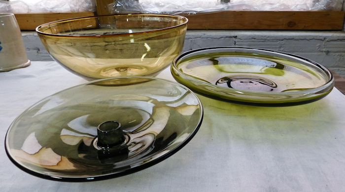 lot 58 image: really cool Amber hand blown glass serving  decor bowls
