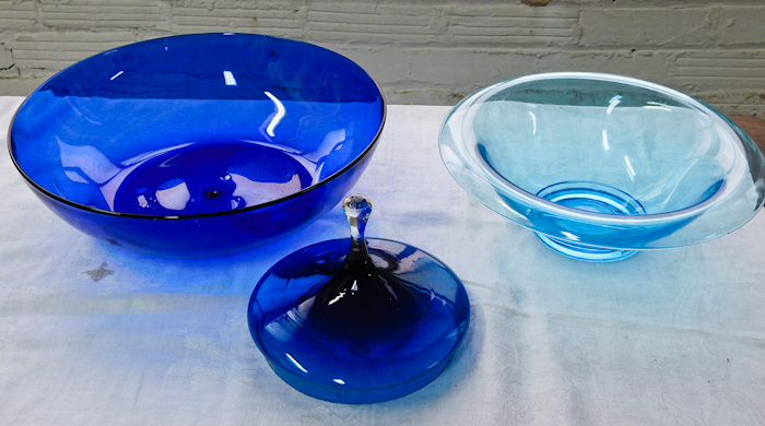 lot 59 image: 2 great hand blown blue glass bowls and a cover