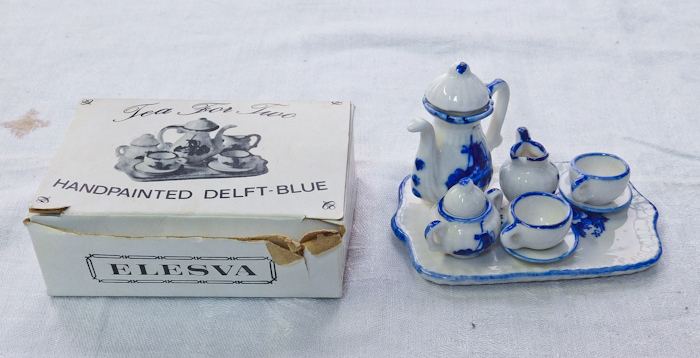 lot 62 image: Tea for two mini tea set Elesva Holland Blue Delft