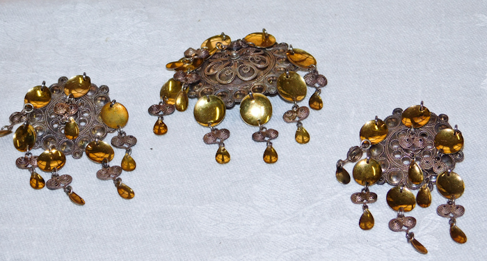 lot 63 image: Norwegian Bride Silver Solje wedding Pin and earring set 830S