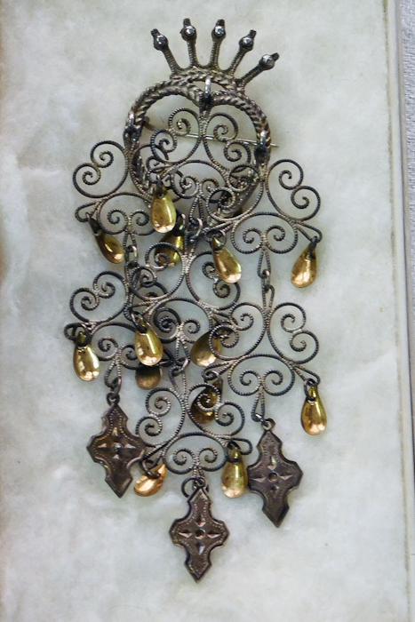 lot 65 image: Norwegian Bride Silver Solje wedding Pin marked  830S