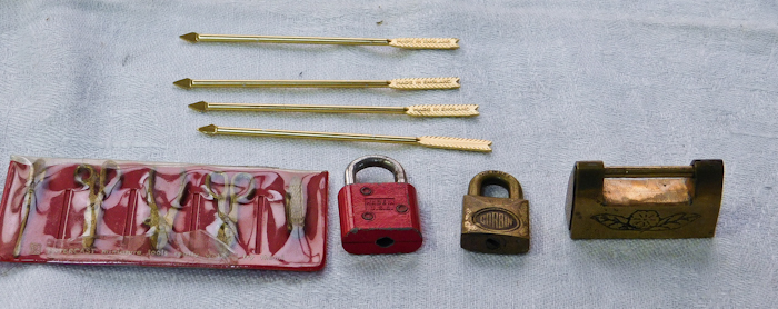 lot 70 image: more mini items brass arrows three padlocks and more