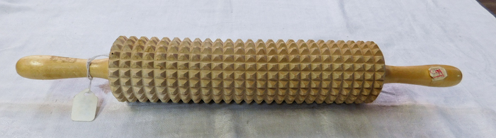 lot 75 image: Scandinavian knackebrod rolling pin