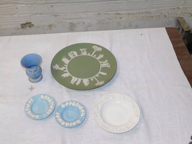 lot 81 image: wedgwood items green dinner size plate wedgwood of Etruria and Barlaston  items