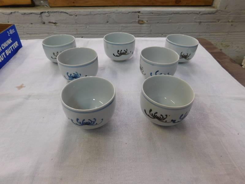 lot 88 image: 7 vintage Sake cups