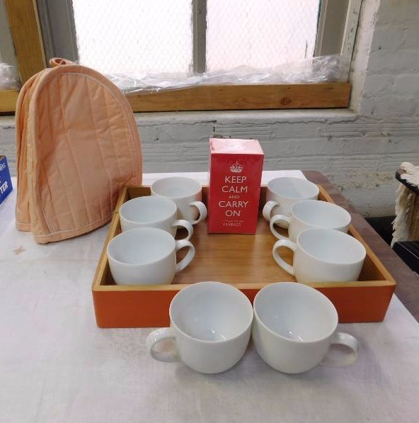 lot 99 image: Here is a nice tea set