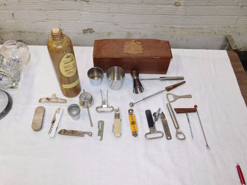 lot 102 image: large lot of vintage barware please see photos