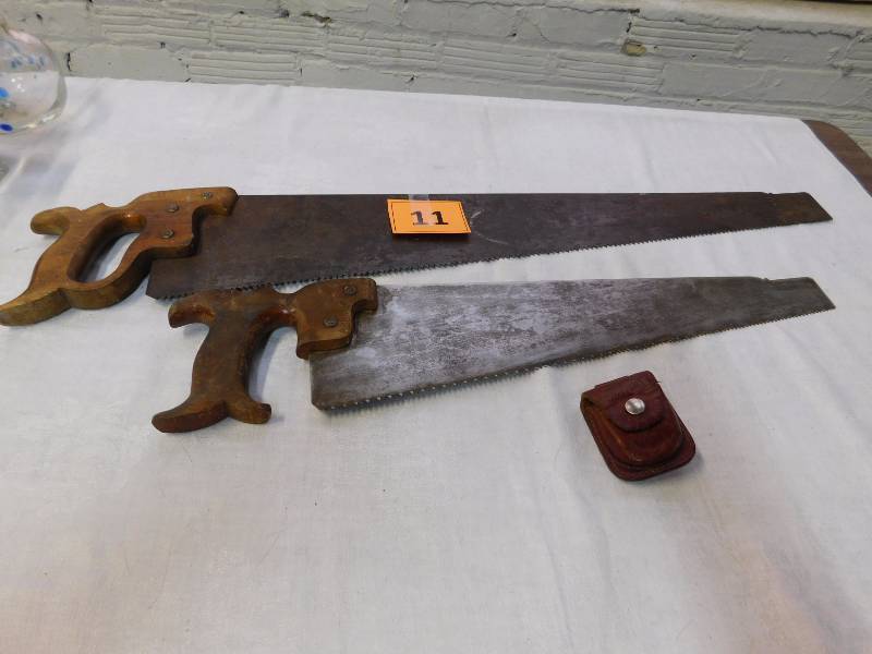 lot 11 image: Very old gentlemans saw set and leather Field and Stream pouch
