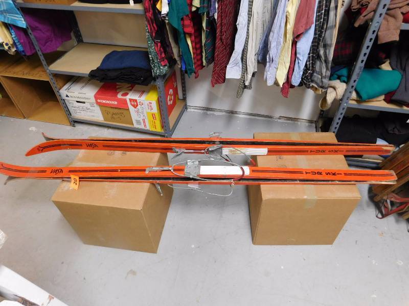 lot 20 image: vintage Vasa TUR SKI cross country skis