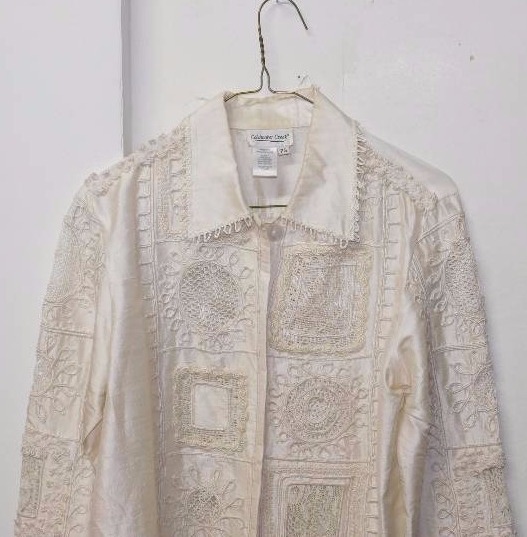 lot 114 image: Petite Small ladies silk ornately embroidered white blouse