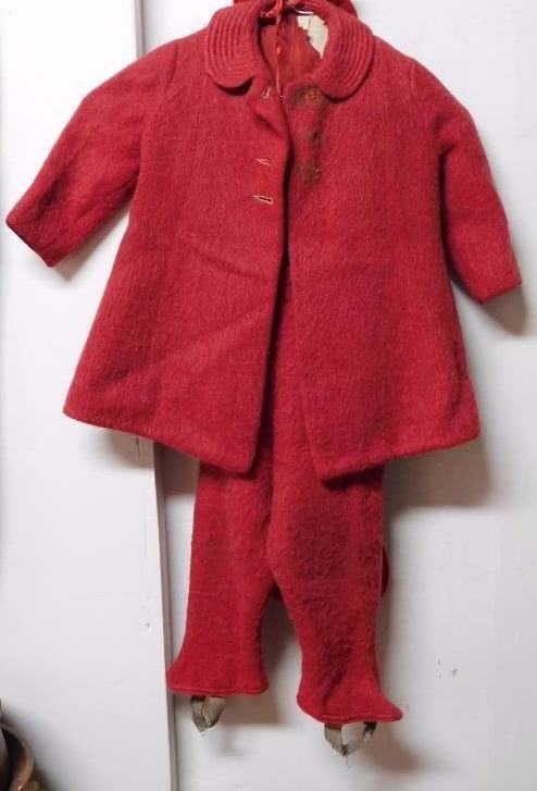 lot 116 image: Vintage young girls red snow suit hat and leggings Approx a sz 4T
