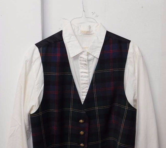 lot 118 image: Field Manor med size vest White cotton Sz 15 blouse