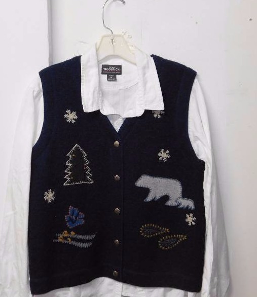 lot 119 image: Woolrich sweater and blouse both womens size xl