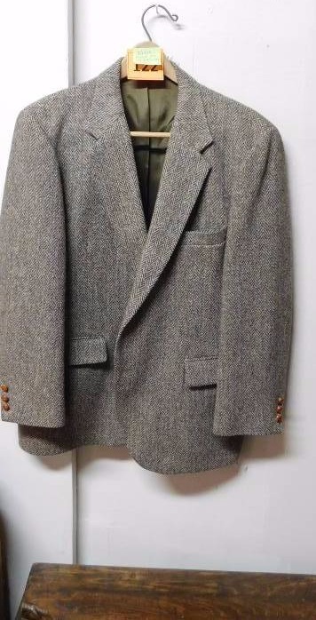 lot 122 image: Welsh Tweed Jacket approx 40 short.