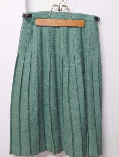 lot 125 image: Made in Scotland Pitlochry knitwear waist 26 kilt