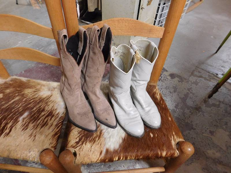 lot 138 image: Two pair of leather boots