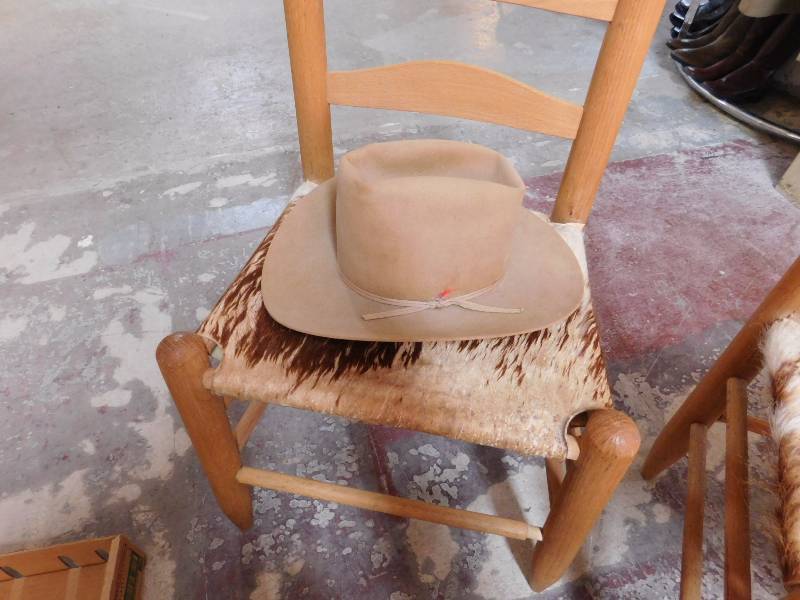 lot 140 image: Very nice brown John B. Stetson cowboy hat