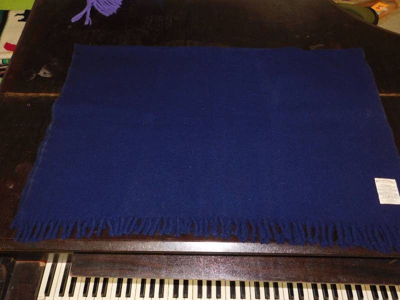 lot 147 image: Beautiful navy blue Faribault Woolen Mills 100% blanket throw