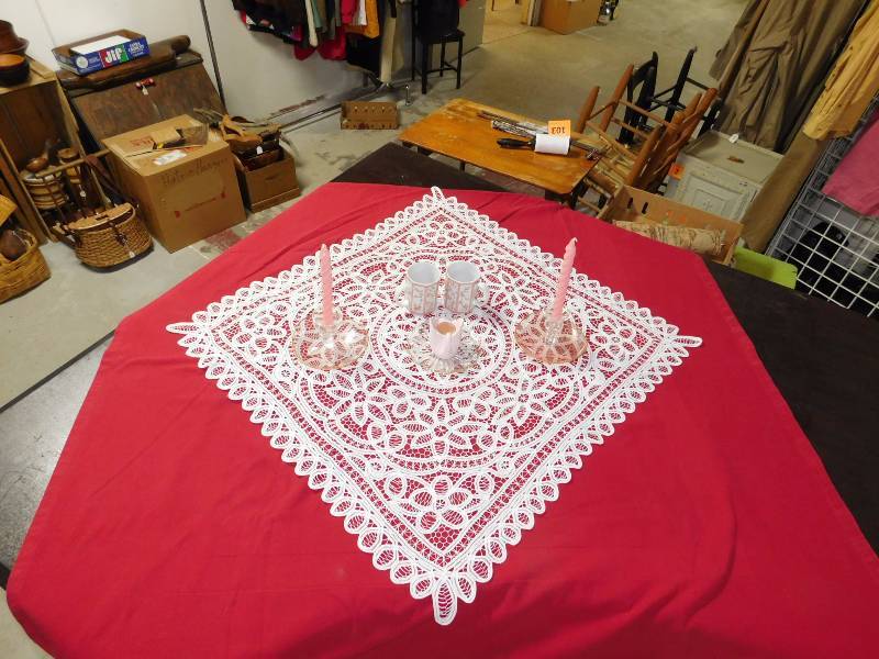 lot 154 image: Valentines Day lot of decorative items
