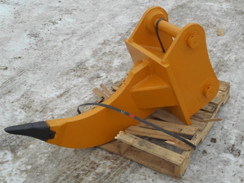 lot 3 image: New CAT Frost Ripper