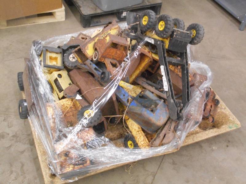 lot 7 image: Pallet Of Vintage Tonka Toys & Etc