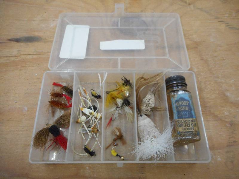 lot 92 image: Plastic Box Full Of Assorted Fly Lu...