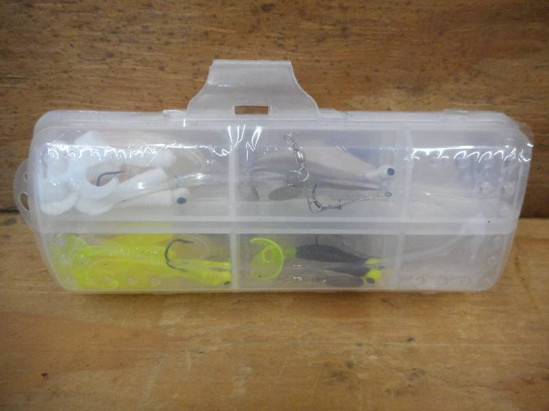 lot 117 image: New Folding Tackle Wallet Set ...