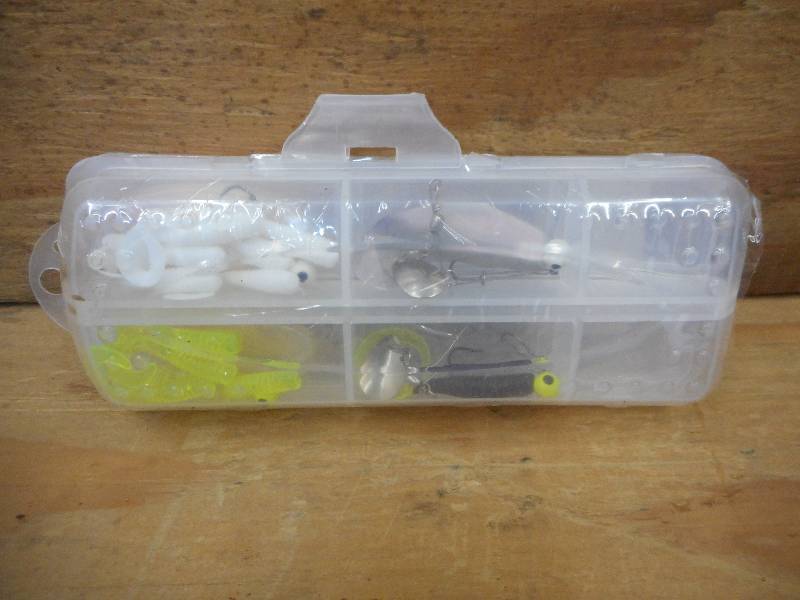 lot 118 image: New Folding Tackle Wallet Set ...