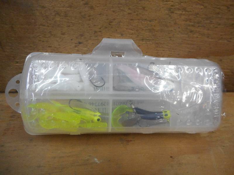 lot 122 image: New Folding Tackle Wallet Set ...