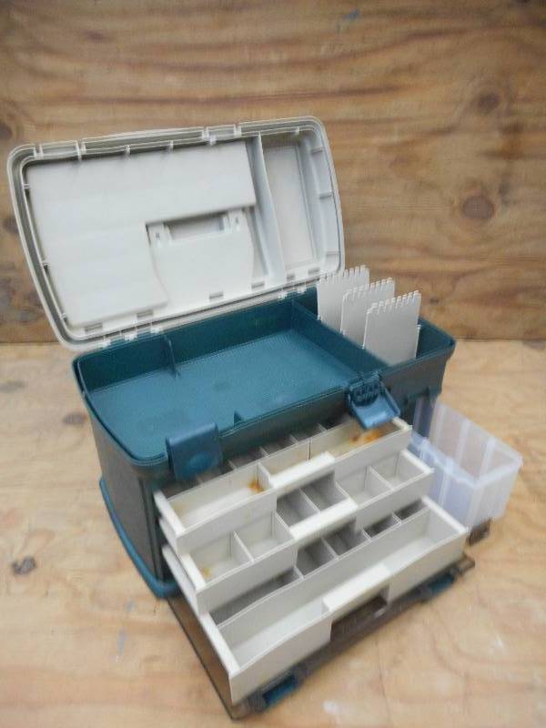 lot 135 image: Plano 737 Multi-Compartment Tackle ...
