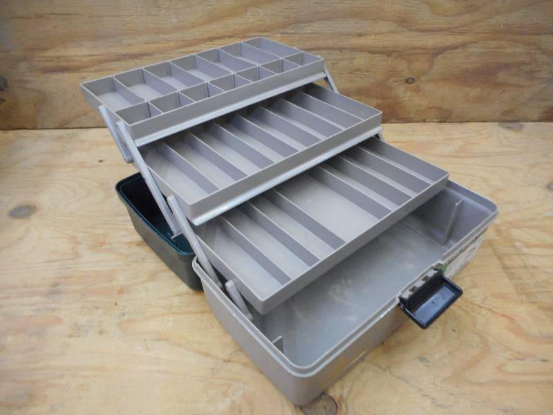 lot 137 image: Flambeau 3-Tray Classic Series Tack...