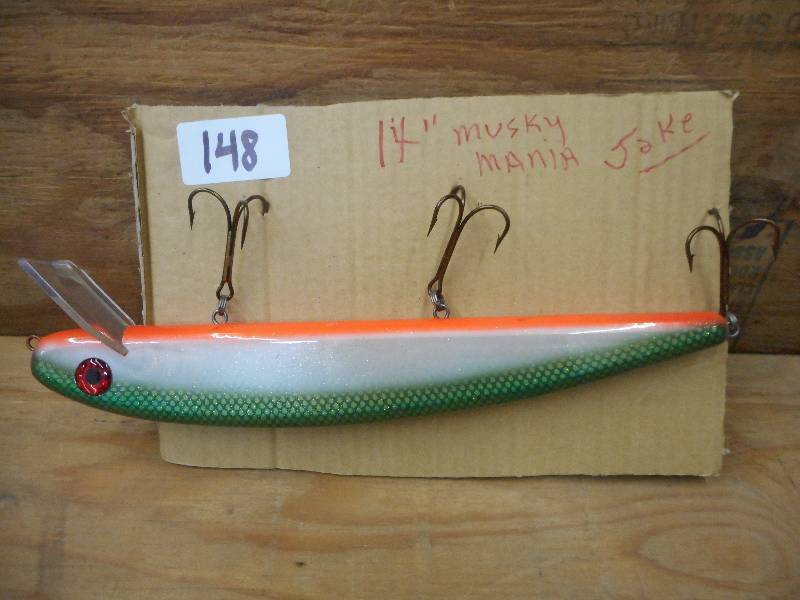lot 148 image: 14 Muskie Mania Jake Lure ...