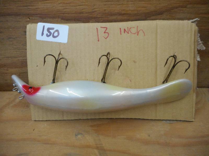 lot 150 image: 13 Plastic Muskie Lure ...