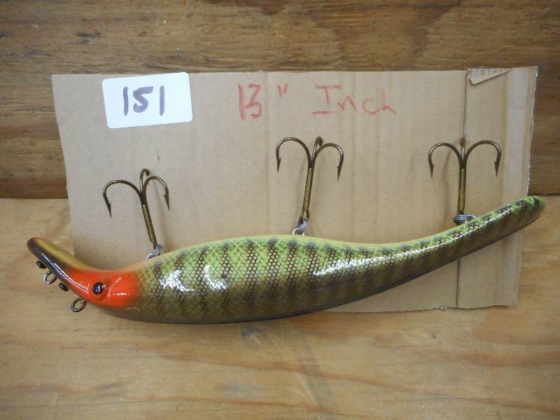 lot 151 image: 13 Plastic Muskie Lure ...