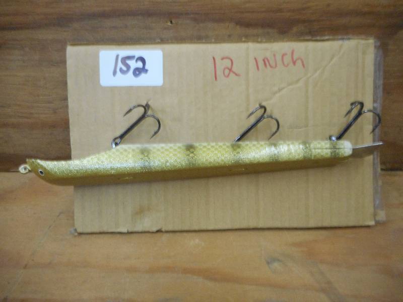 lot 152 image: 12 Wooden Muskie Lure ...