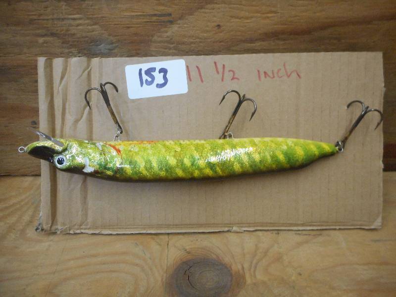 lot 153 image: 11.5 Plastic Muskie Lure ...