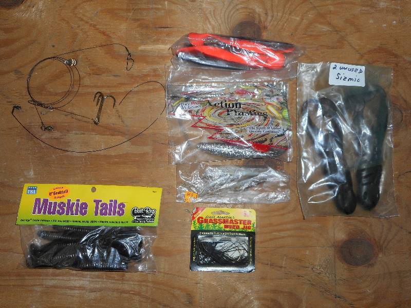 lot 166 image: Bag Of Assorted Muskie Plastic Bait...