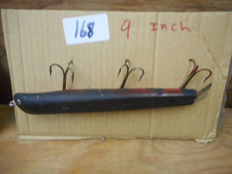 lot 168 image: 9 Wooden Muskie Lure ...