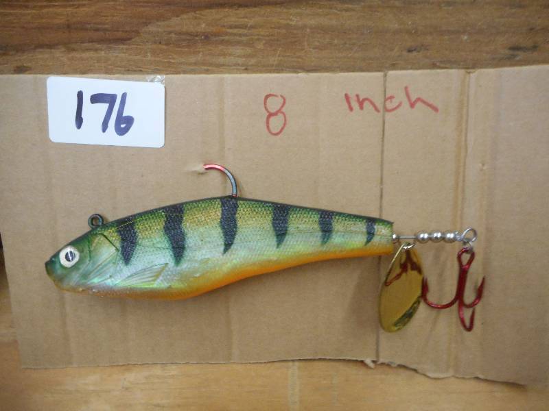 lot 176 image: 8 Weighted Muskie Lure ...