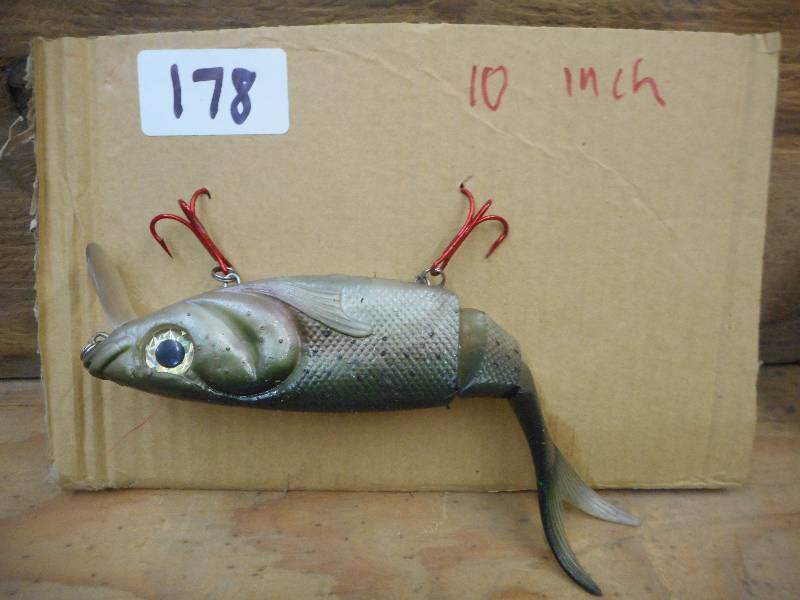 lot 178 image: 10 Muskie Crankbait Lure ...