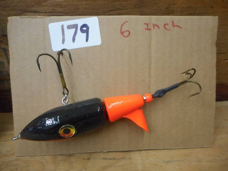 lot 179 image: 6 Muskie Crankbait Lure ...